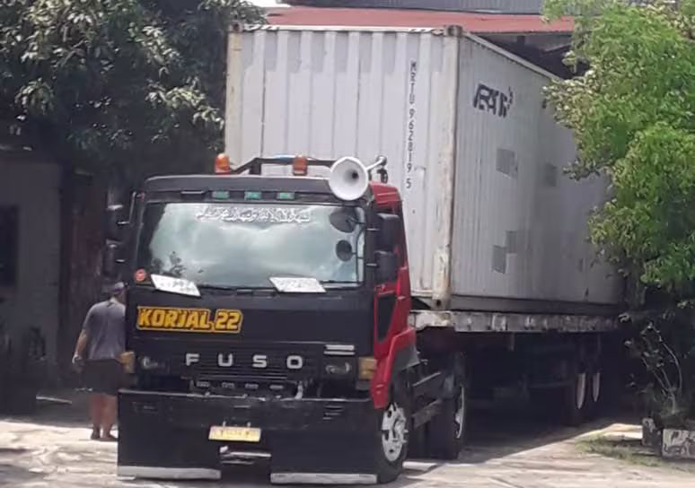container interior project tujuan ke Samarinda