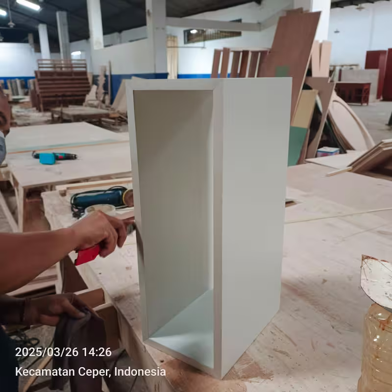 Proses Produksi Furniture dengan Edging PVC dan proses furniture dengan HPL